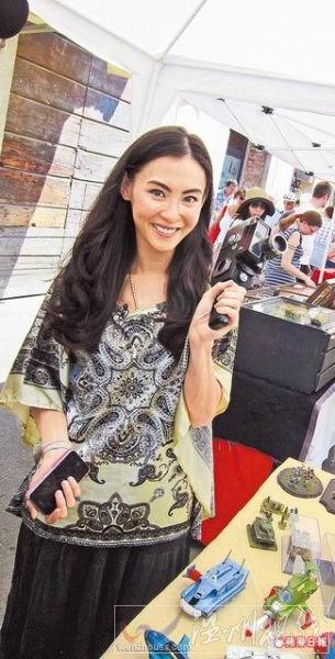 張柏芝最近在米蘭強顏歡笑錄制電視節(jié)目