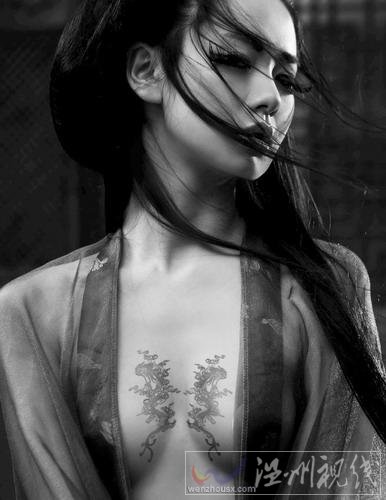 戚薇男人裝寫真