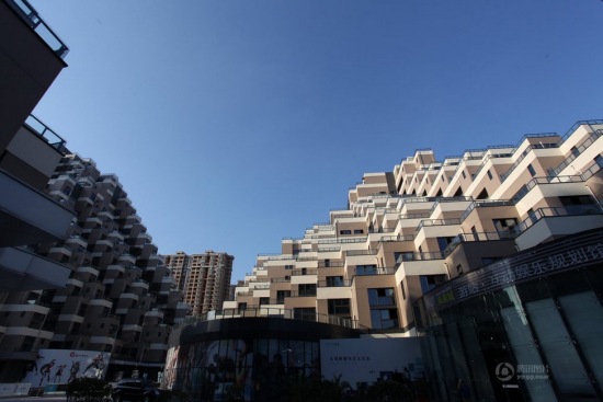 游站樓盤似金字塔