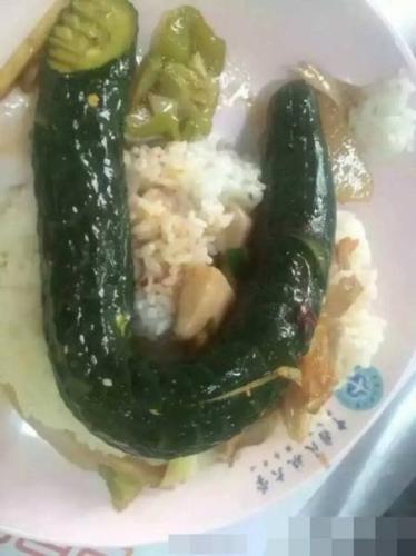 高校飯堂現奇葩菜