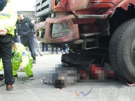 大貨車撞死兩名騎電動車行人