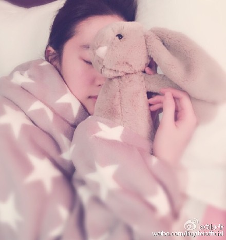 劉亦菲美如挑花睡眠照