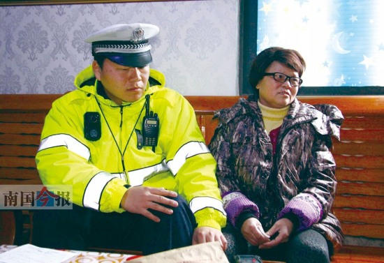 協(xié)警救母感動(dòng)柳州