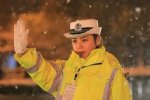 女交警撞臉陳妍希 連云港女交警雪中執勤獲網友點贊