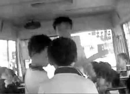 讓學生互扇耳光