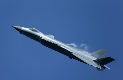 殲-20隱形戰機亮相 中國新隱形戰機殲-20