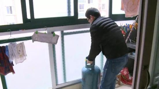 羽絨服突然爆炸