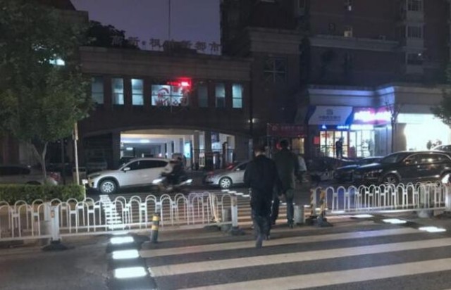 西安現炫酷斑馬線