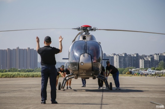 網(wǎng)購(gòu)飛機(jī)送老婆