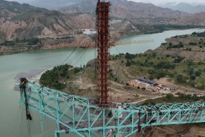 人民日報三問尖扎黃河特大橋事故