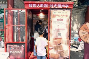 游客在盧溝橋畔打卡